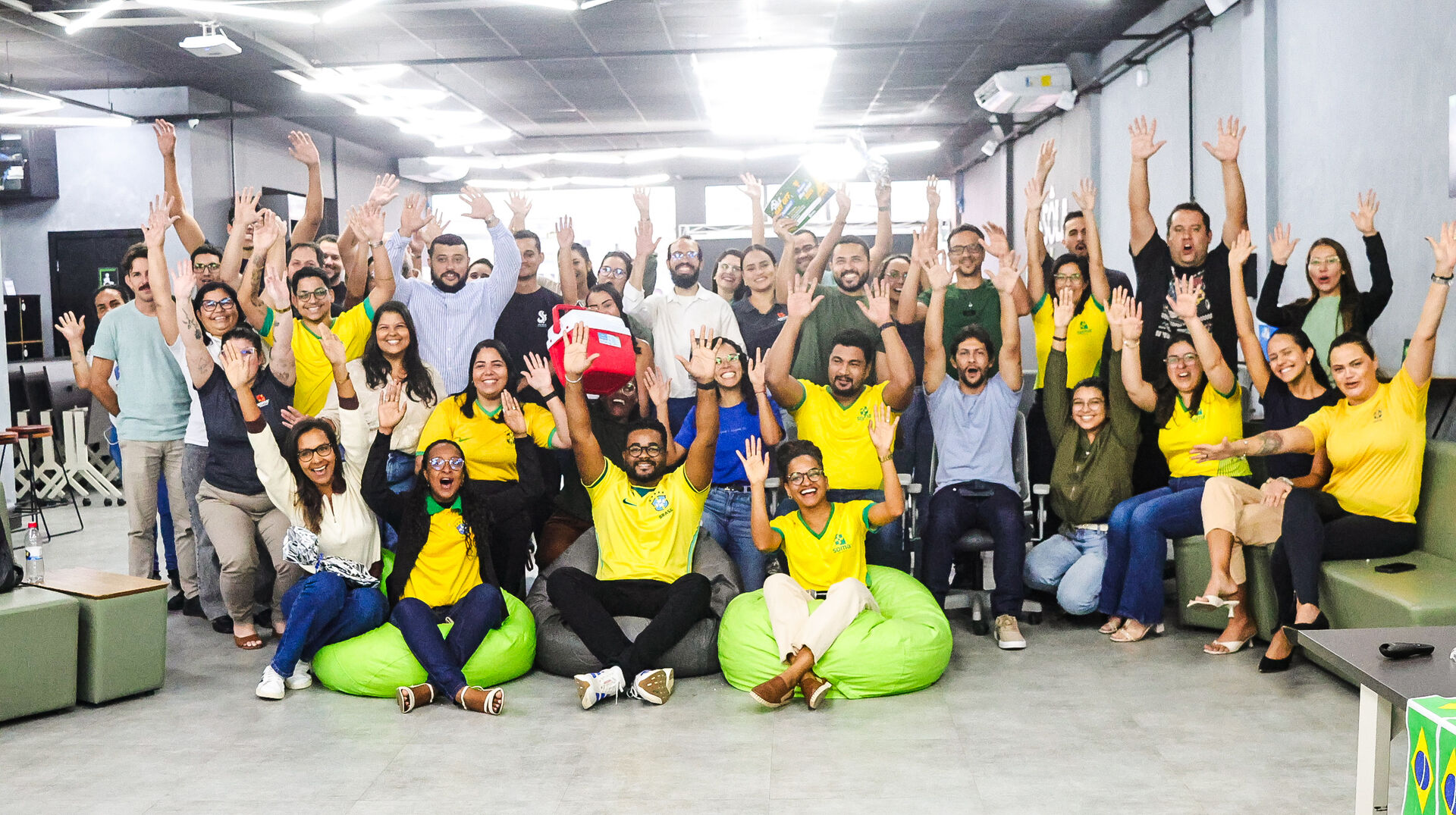 Equipe reunida após evento corporativo com Lucas Galdino